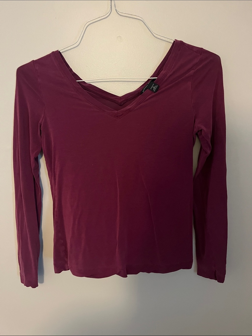 Banana Republic v neck tee